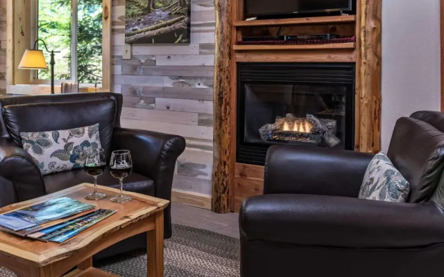 photo 3 of Carson Ridge Luxury Cabins