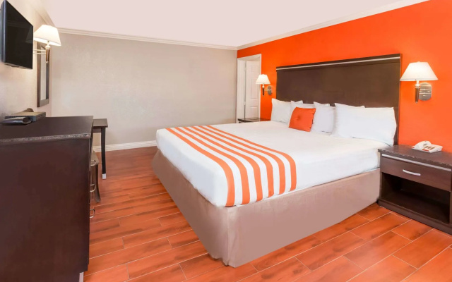 photo 2 of Casa Blanca Hotel - Orange