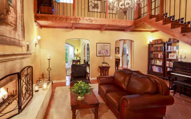 photo 2 of Casa Bronce