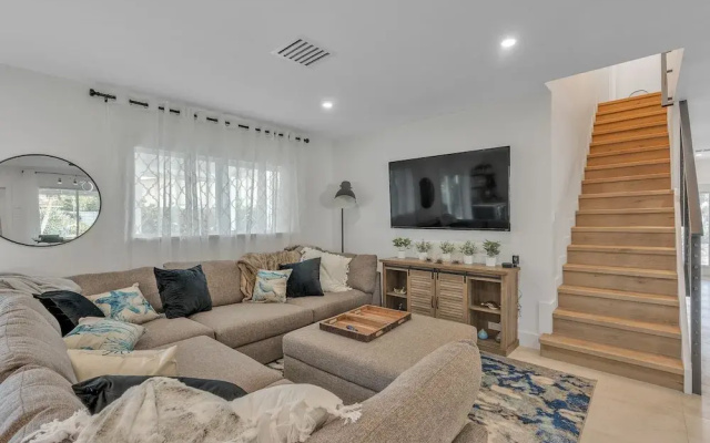 photo 2 of Casa Cervo - Stunning Home In Great Location, Walkable To Restaurants, Shopping, And The Beach! 4 Bedroom Home by Redawning