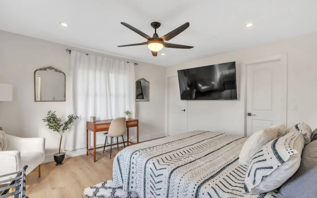 photo 3 of Casa Cervo - Stunning Home In Great Location, Walkable To Restaurants, Shopping, And The Beach! 4 Bedroom Home by Redawning