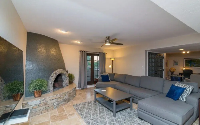 photo 2 of Casa De Palms
