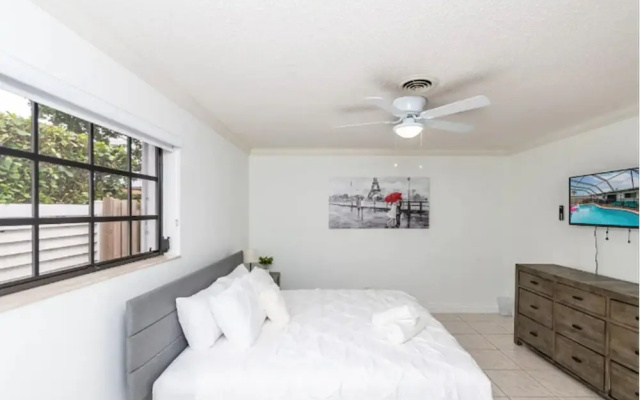 photo 2 of Casalinda - Hollywood Florida