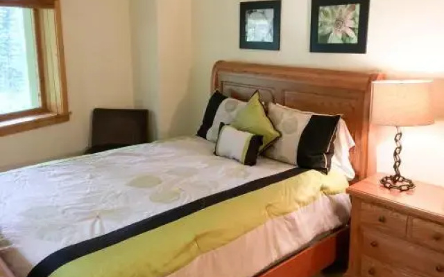 photo 2 of Cascade Village Area 5 Bed 4 Bath, Walk To Lift!