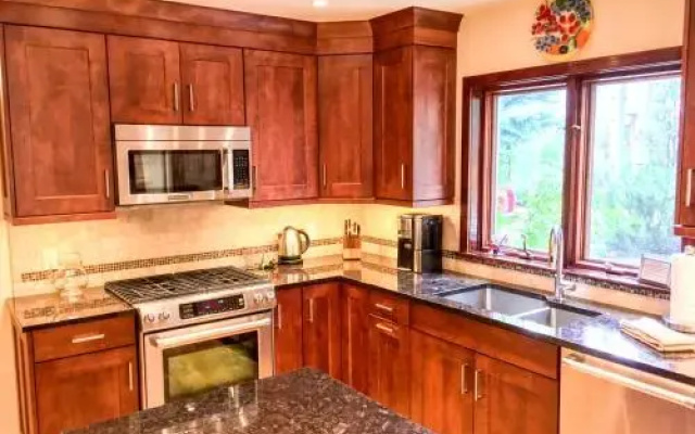photo 5 of Cascade Village Area 5 Bed 4 Bath, Walk To Lift!
