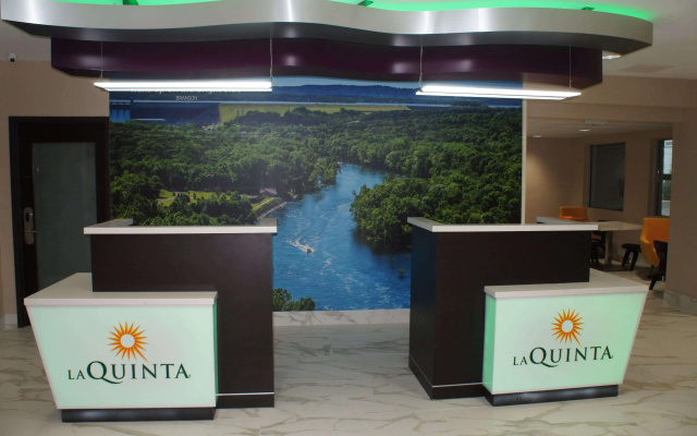 photo 2 of La Quinta Inn & Suites by Wyndham Branson