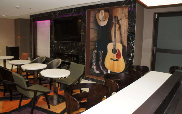 photo 4 of La Quinta Inn & Suites by Wyndham Branson