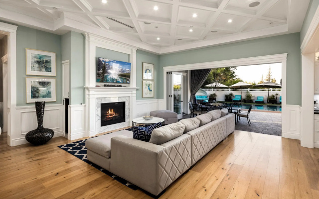 photo 4 of Cassandra