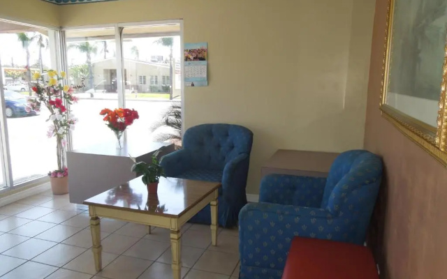 photo 2 of Castaway Motel