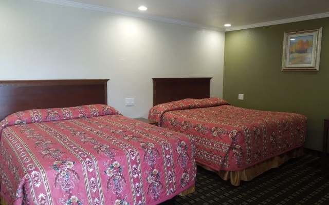 photo 3 of Castaway Motel