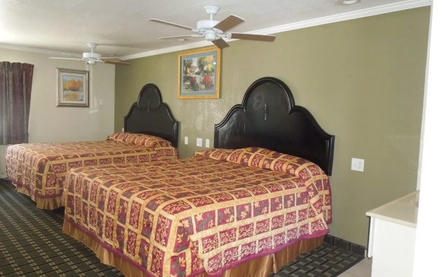 photo 4 of Castaway Motel