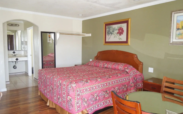 photo 5 of Castaway Motel