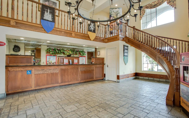 photo 2 of Castle Inn and Suites