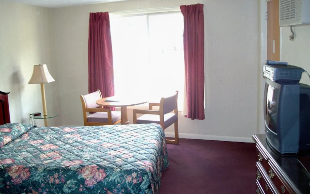 photo 5 of Castlewood Inn