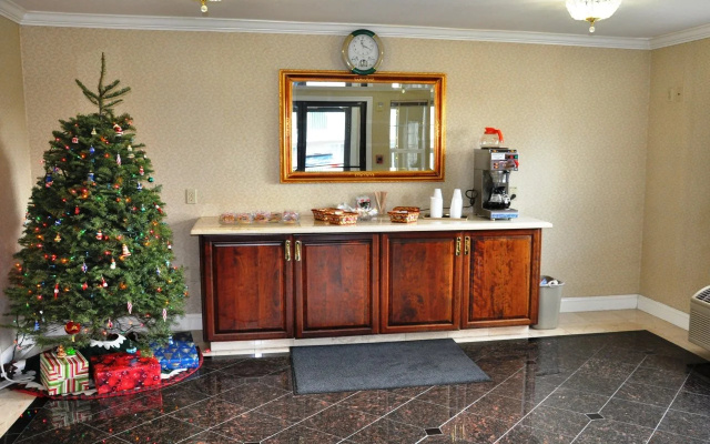 photo 3 of Castro Valley Inn