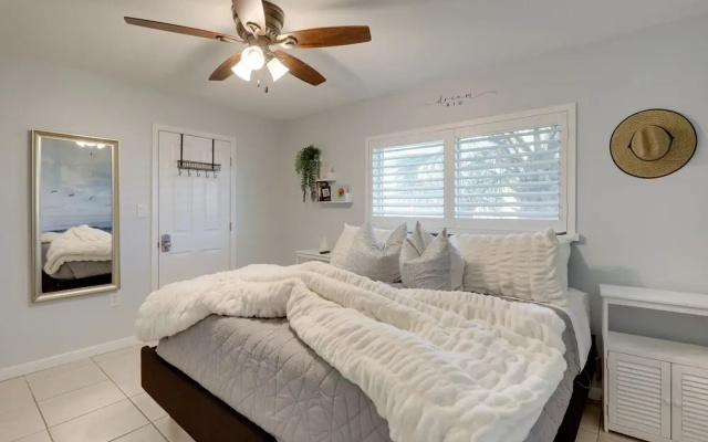 photo 5 of Cocoa Beach Condo: Snowbird & Remote Work Friendly