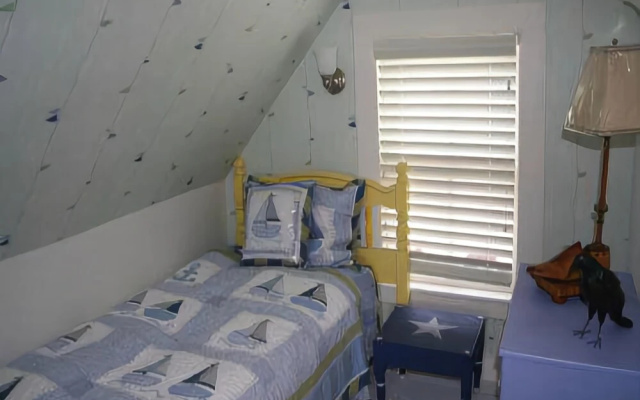 photo 2 of Catbird Seat - Two Bedroom Home