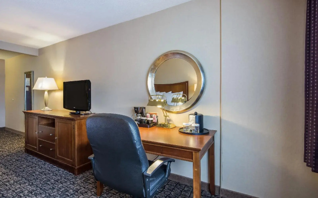 photo 2 of Cayuga Blu Hotel