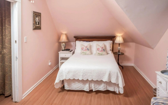 photo 3 of Cedar Crest Inn
