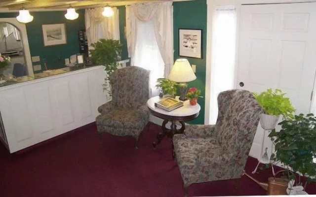 photo 2 of Cedar Crest Inn