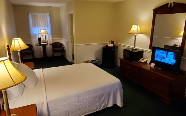 photo 3 of Cedar Crest Inn