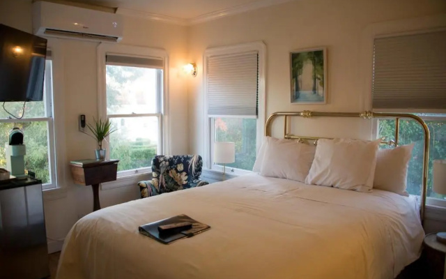 photo 3 of Cedar Gables Inn