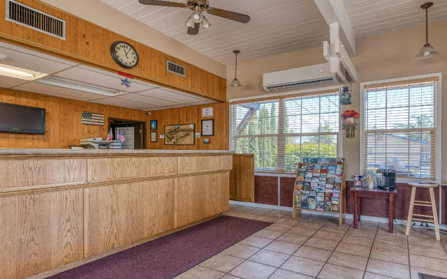 photo 2 of OYO Hotel Medford North OR