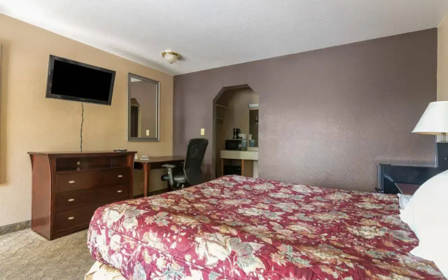 photo 3 of OYO Hotel Medford North OR