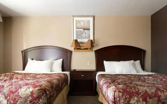 photo 4 of OYO Hotel Medford North OR