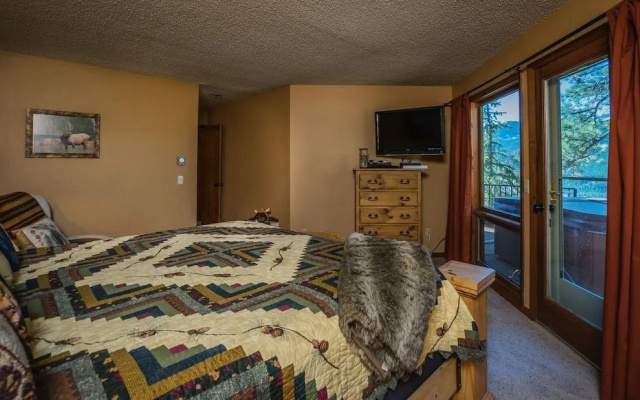 photo 4 of Cedar Lower Luxury Vacation At Windcliff 2 Bedroom Home by RedAwning