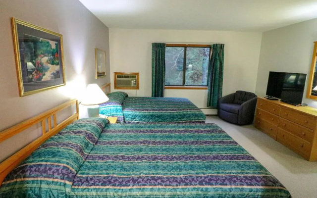 photo 2 of Cedarbrook Hotel Room w/2 Doubles 218