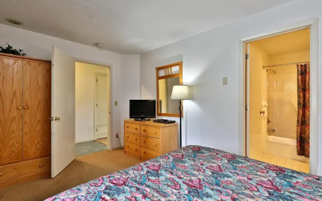 photo 4 of Cedarbrook Queen Suite 106