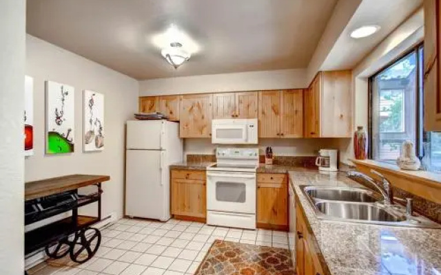 photo 3 of Cedars 18 - Ski-In/Ski-Out Apartment
