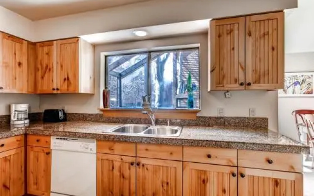 photo 5 of Cedars 18 - Ski-In/Ski-Out Apartment