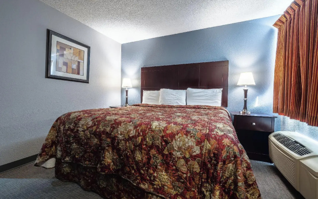 photo 4 of Economy Inn Auburn