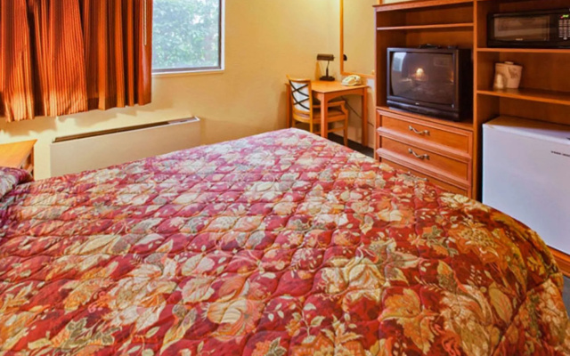 photo 5 of Economy Inn Auburn