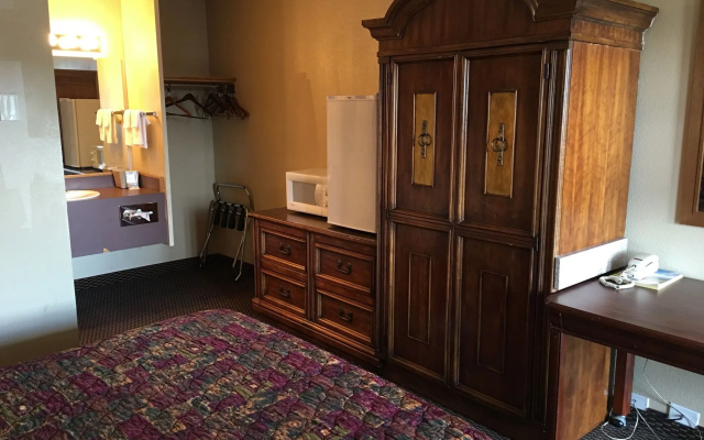 photo 3 of Cedars Inn Lewiston
