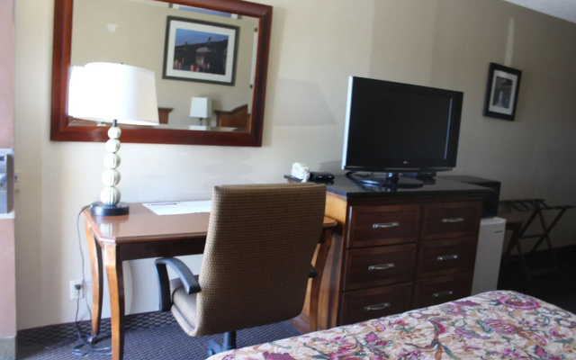 photo 4 of Cedars Inn Lewiston