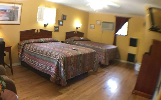 photo 2 of CedarWood Inn