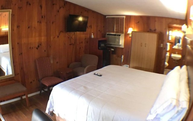 photo 3 of CedarWood Inn