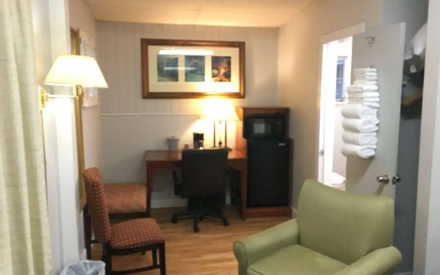 photo 5 of CedarWood Inn