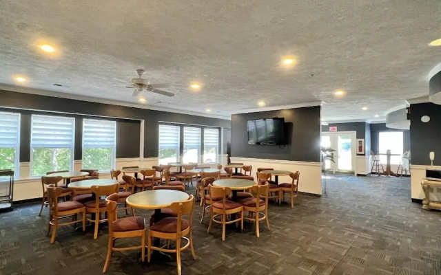 photo 2 of Celebrity Inn