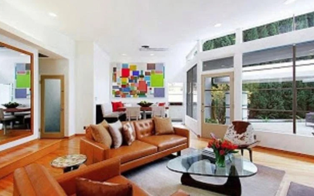 photo 4 of Celebrity Streamline Modern Three-bedroom House