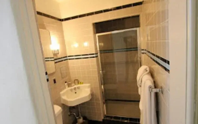 photo 5 of Celebrity Streamline Modern Three-bedroom House