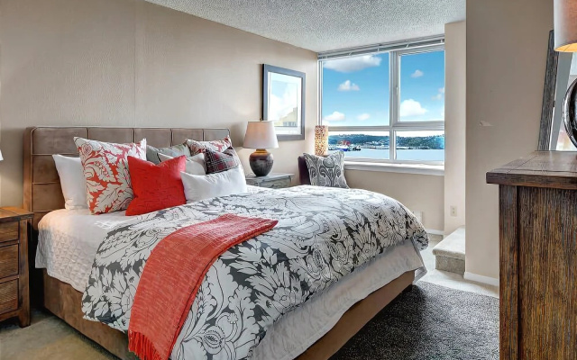 photo 2 of Centennial Tower Bay View Penthouse - Three Bedroom Apartment with Fir