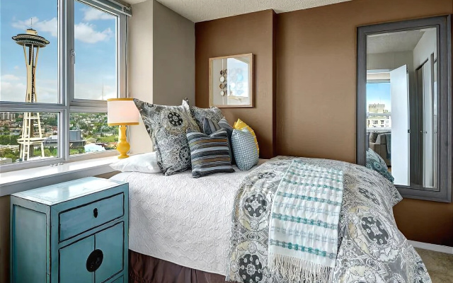 photo 4 of Centennial Tower Bay View Penthouse - Three Bedroom Apartment with Fir