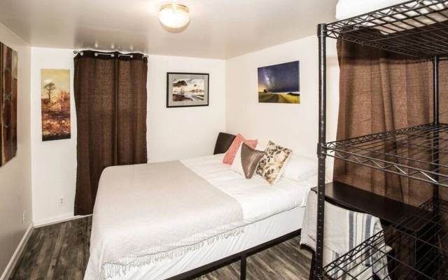 photo 2 of Center of Greenlake -private Room-slp 2