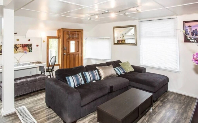 photo 3 of Center of Greenlake -private Room-slp 2