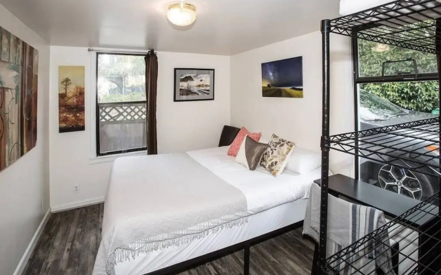 photo 5 of Center of Greenlake -private Room-slp 2