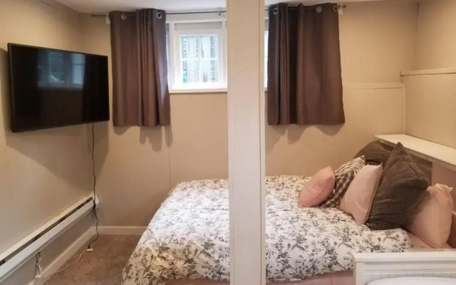 photo 2 of Central 2 bedroom unit with 3 beds and 3 large TVs